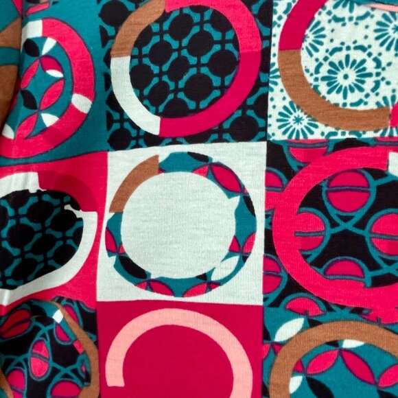 NWT LuLaRoe Classic T Geometric Print Women’s Large Short Sleeve Top Cherry Red - Picture 11 of 14